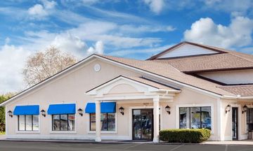 Howard Johnson Express Inn