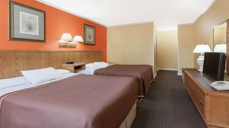 Howard Johnson Express Inn Room