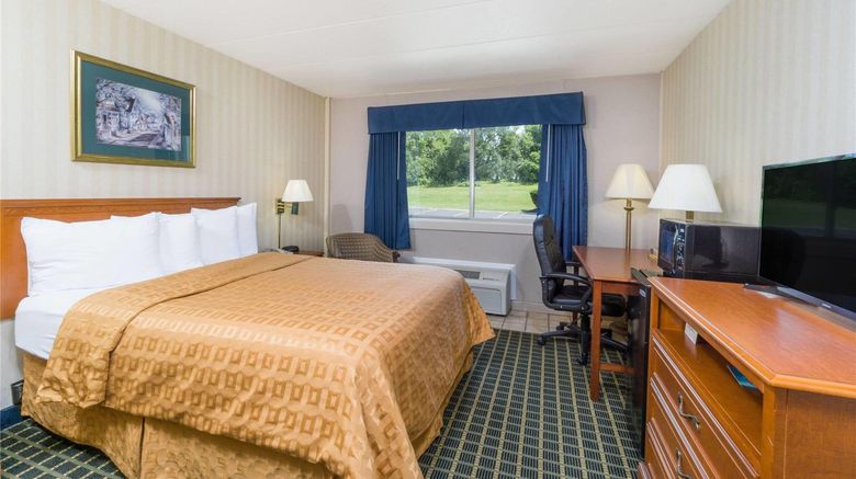 <b>Days Inn & Suites Columbus East Airport Room</b>. Images powered by <a href="https://iceportal.shijigroup.com/" title="IcePortal" target="_blank">IcePortal</a>.