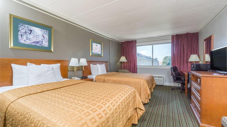 <b>Days Inn & Suites Columbus East Airport Room</b>. Images powered by <a href="https://iceportal.shijigroup.com/" title="IcePortal" target="_blank">IcePortal</a>.