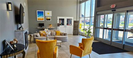 Days Inn & Suites Columbus East Airport Lobby