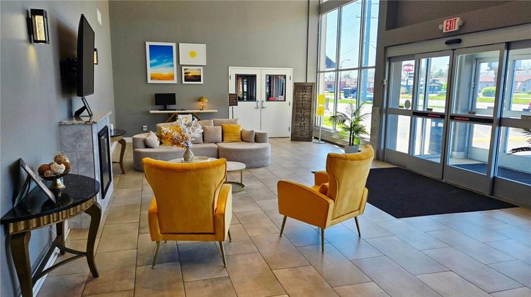 Days Inn & Suites Columbus East Airport Lobby
