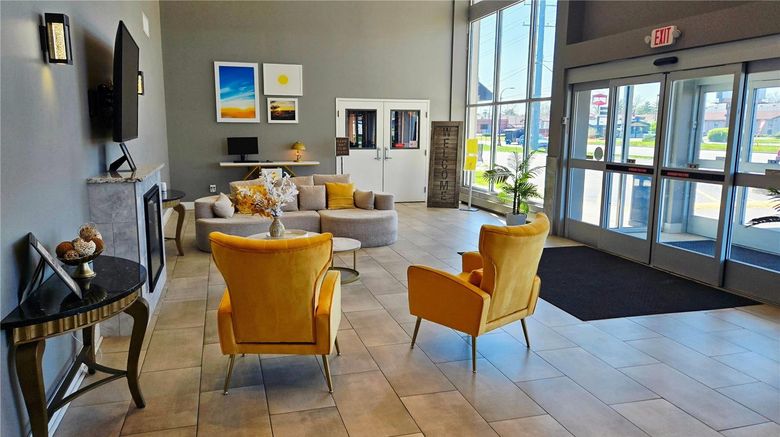 <b>Days Inn & Suites Columbus East Airport Lobby</b>. Images powered by <a href="https://iceportal.shijigroup.com/" title="IcePortal" target="_blank">IcePortal</a>.