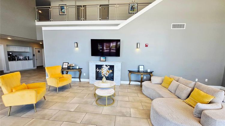 Days Inn & Suites Columbus East Airport Lobby
