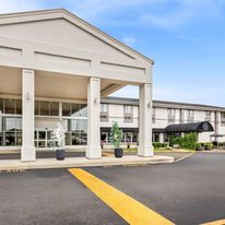 Days Inn & Suites Columbus East Airport