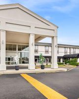 Days Inn & Suites Columbus East Airport