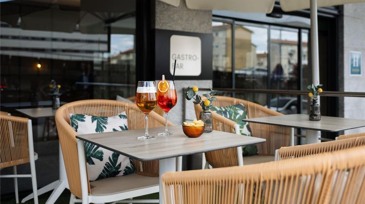 Hotel Santiago Plaza, Affiliated Melia Restaurant
