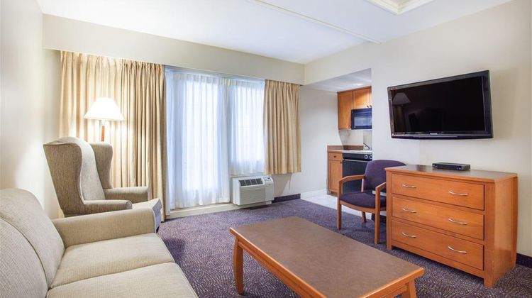 Super 8 Castlegar Suite