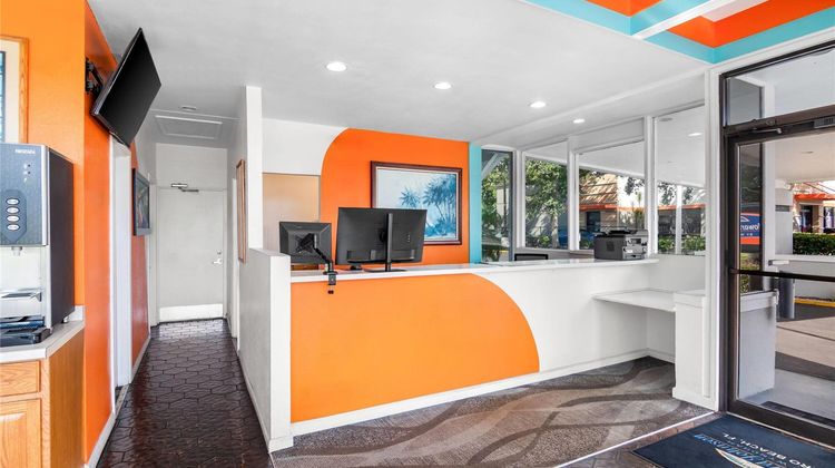 Howard Johnson Inn - Vero Beach Lobby