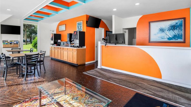 Howard Johnson Inn - Vero Beach Lobby