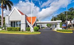 Howard Johnson Inn - Vero Beach