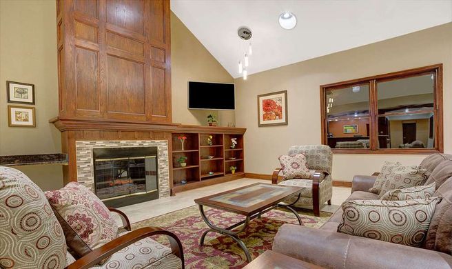 Travelodge Iowa City Lobby