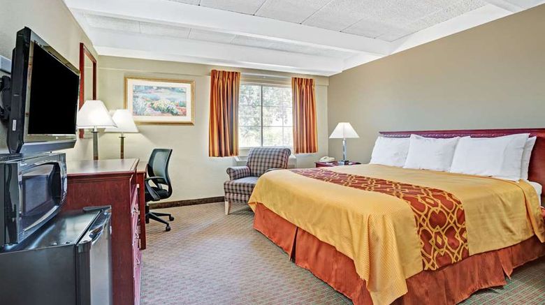 <b>Travelodge Iowa City Room</b>. Images powered by <a href="https://iceportal.shijigroup.com/" title="IcePortal" target="_blank">IcePortal</a>.