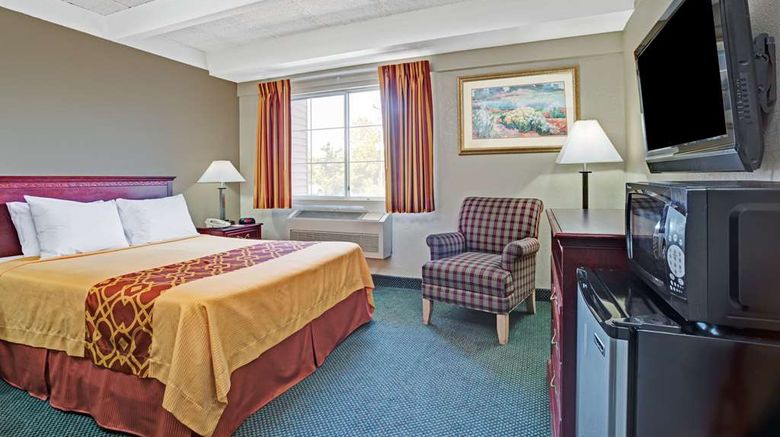 <b>Travelodge Iowa City Room</b>. Images powered by <a href="https://iceportal.shijigroup.com/" title="IcePortal" target="_blank">IcePortal</a>.