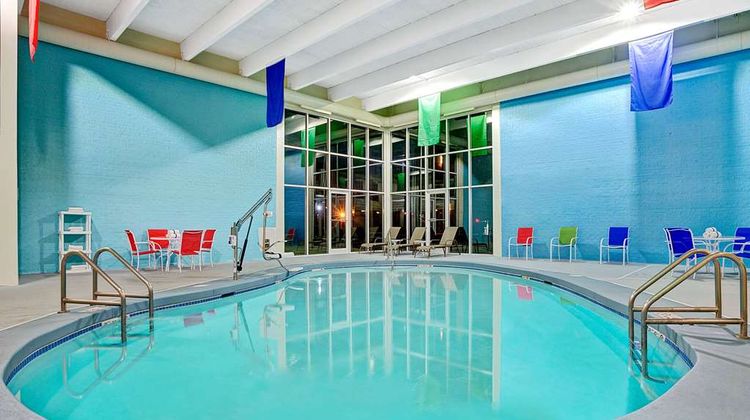 Travelodge Iowa City Pool