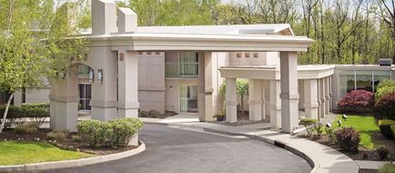 Howard Johnson Inn Newburgh Exterior