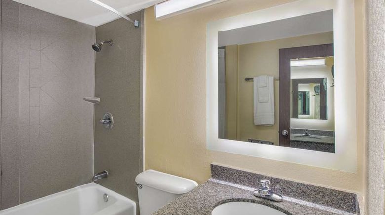 <b>Howard Johnson Inn Oklahoma City Room</b>. Images powered by <a href="https://iceportal.shijigroup.com/" title="IcePortal" target="_blank">IcePortal</a>.