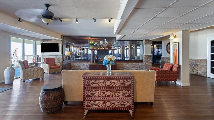 Howard Johnson Plaza Hotel - Oceanfront Lobby