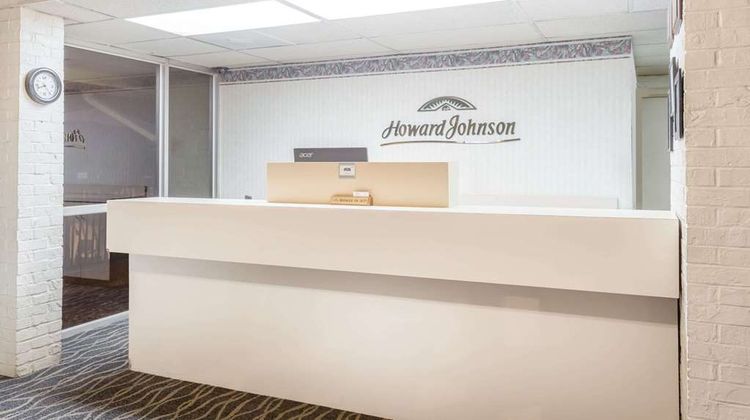 Howard Johnson Inn Commerce Lobby