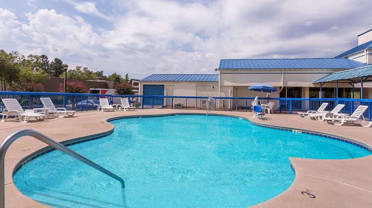 Howard Johnson Inn Commerce Pool