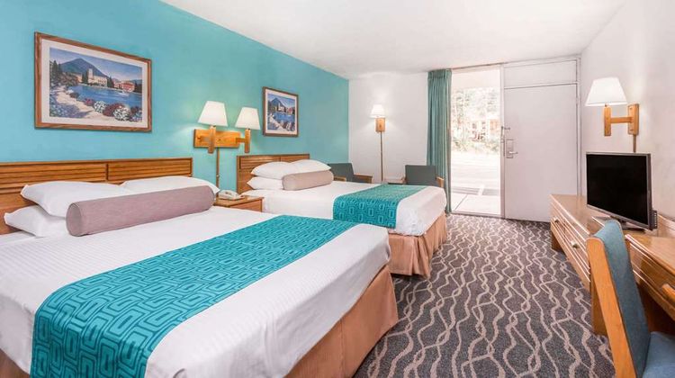 Howard Johnson Inn Commerce Room