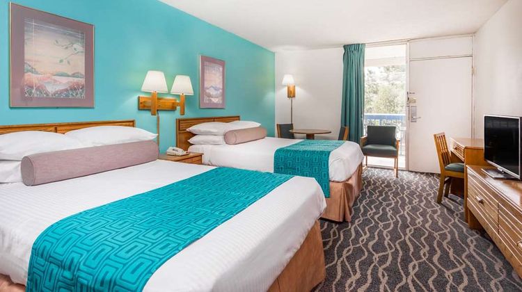 Howard Johnson Inn Commerce Room