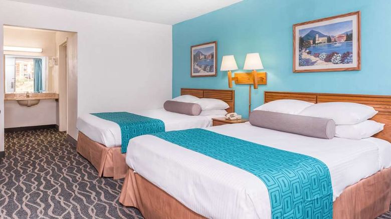 <b>Howard Johnson Inn Commerce Room</b>. Images powered by <a href="https://iceportal.shijigroup.com/" title="IcePortal" target="_blank">IcePortal</a>.