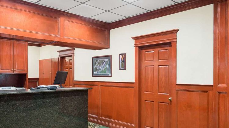 Howard Johnson Inn Saugerties Lobby