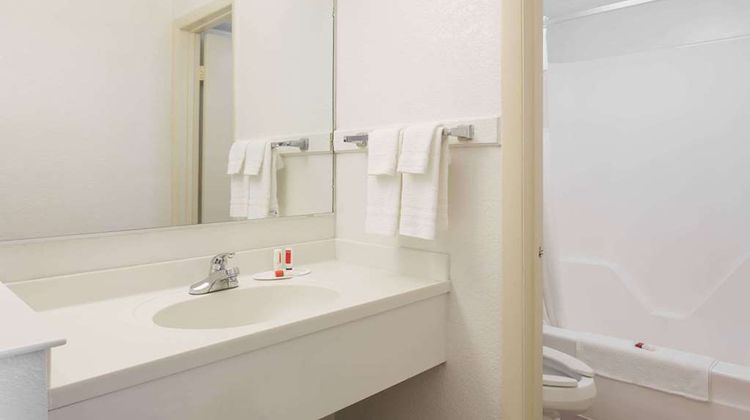 Howard Johnson Inn Virginia Beach Room