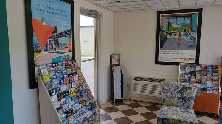 Howard Johnson Inn Virginia Beach Lobby