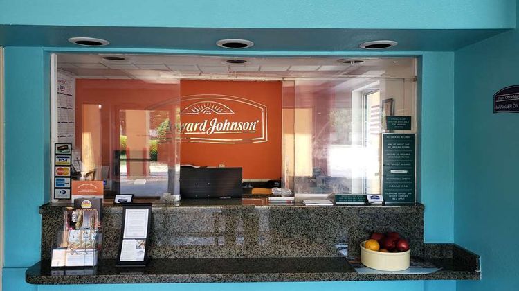 Howard Johnson Inn Virginia Beach Lobby