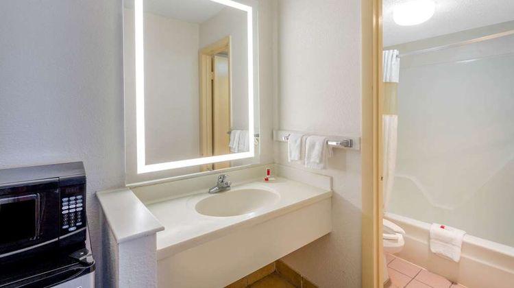 Howard Johnson Inn Virginia Beach Room
