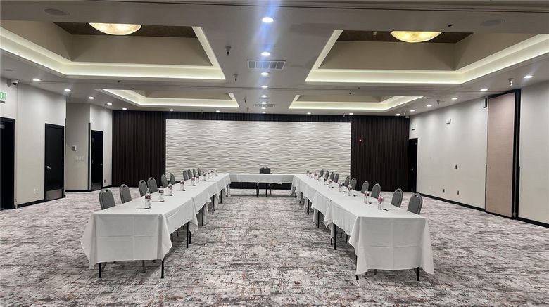 <b>Ramada Tukwila Southcenter Ballroom</b>. Images powered by <a href="https://iceportal.shijigroup.com/" title="IcePortal" target="_blank">IcePortal</a>.