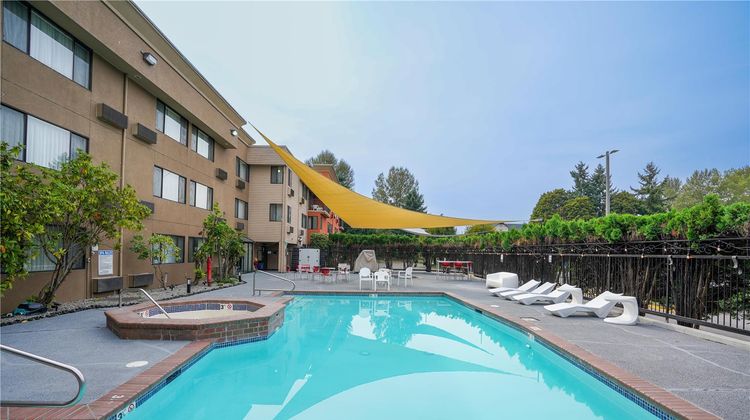 Ramada Tukwila Southcenter Pool