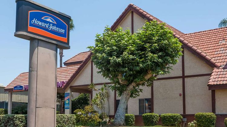 Howard Johnson Norco Exterior