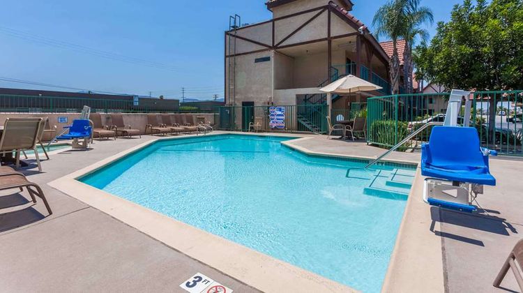 Howard Johnson Norco Pool