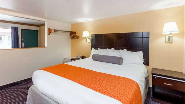 Howard Johnson Norco Room