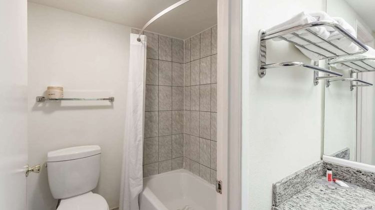 Howard Johnson Norco Room
