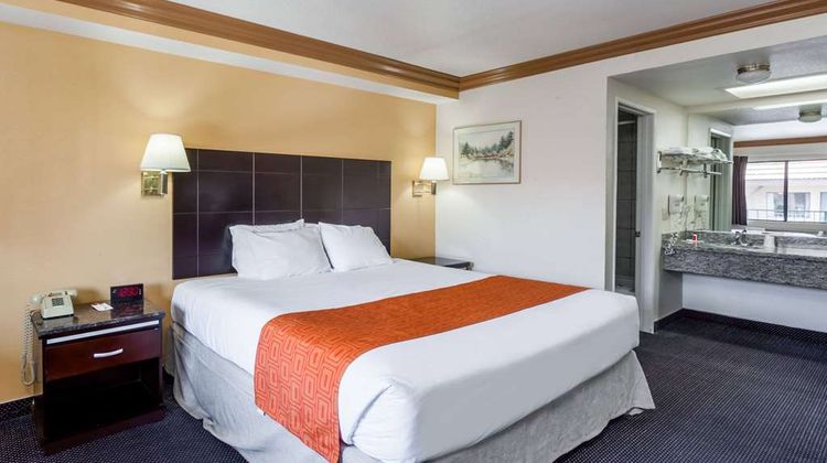 Howard Johnson Norco Room