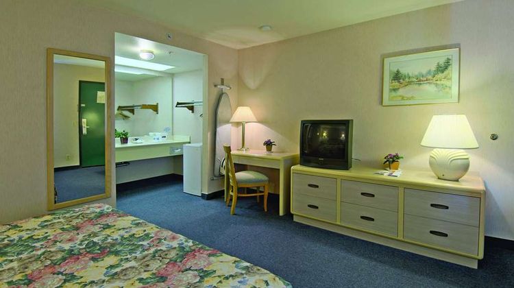 Howard Johnson Norco Room