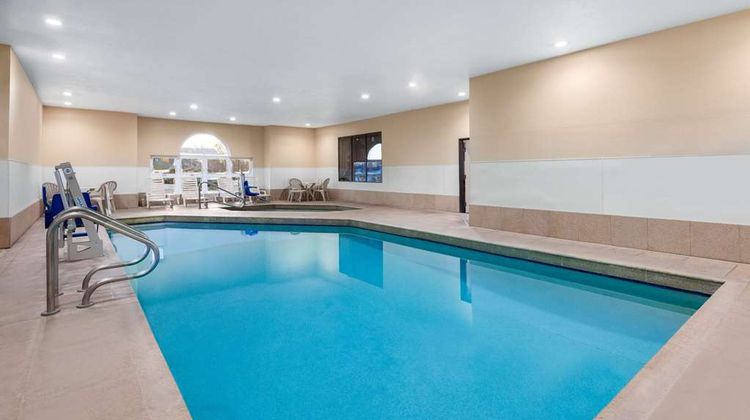 Howard Johnson Express Inn Pool