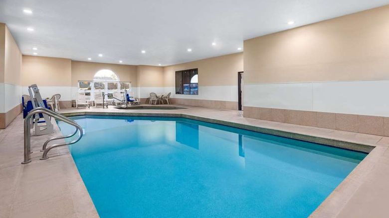 <b>Howard Johnson Express Inn Pool</b>. Images powered by <a href="https://iceportal.shijigroup.com/" title="IcePortal" target="_blank">IcePortal</a>.