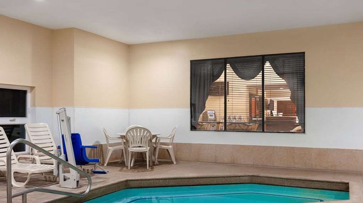Howard Johnson Express Inn Pool