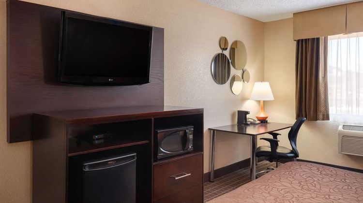 Howard Johnson Express Inn Room