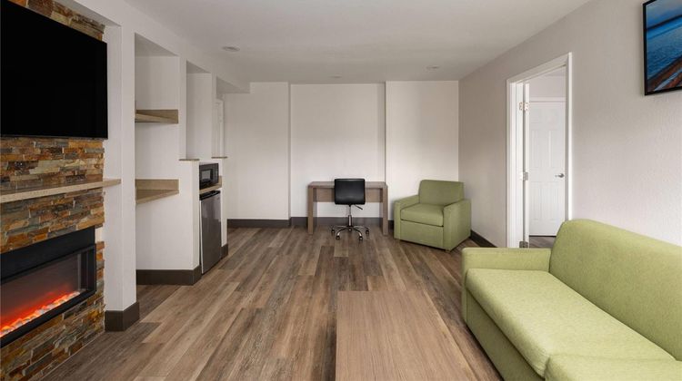Days Inn Monterey Downtown Suite