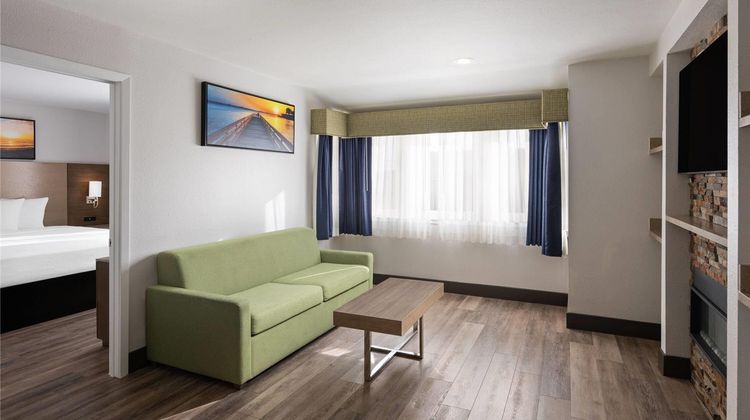 Days Inn Monterey Downtown Suite