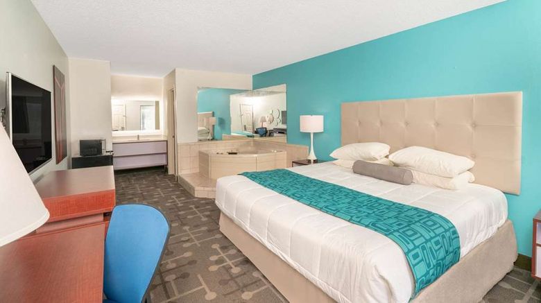 <b>Howard Johnson Inn Aiken Room</b>. Images powered by <a href="https://iceportal.shijigroup.com/" title="IcePortal" target="_blank">IcePortal</a>.