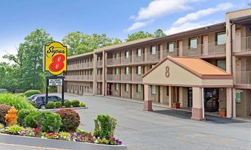 Super 8 Laurel