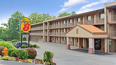 Super 8 Laurel