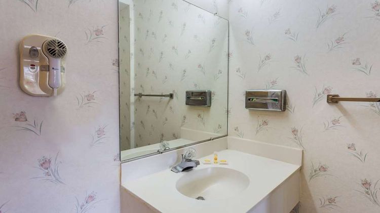 Days Inn Ashland Room